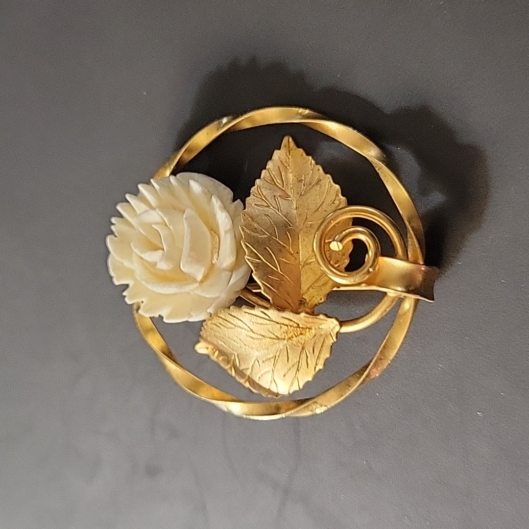 Karen Lynne K.L. Vintage 12k G.F Carved Rose Brooch 1.25 In